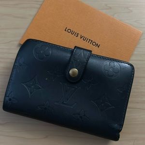 LV MATTE VERNIS KISSLOCK WALLET
